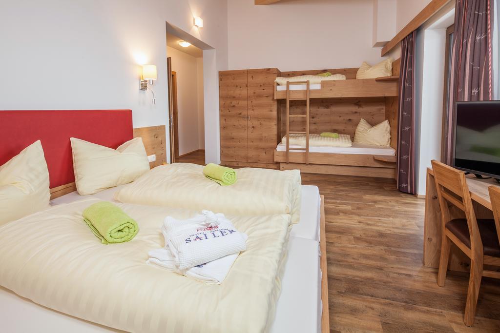 Berggasthof Hochzeigerhaus Jerzens Room photo
